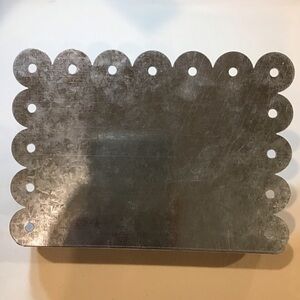 Scalloped Edge Metal Display/Frame